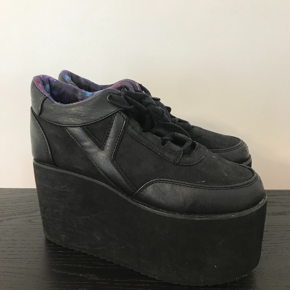 YRU PLATFORM SNEAKERS